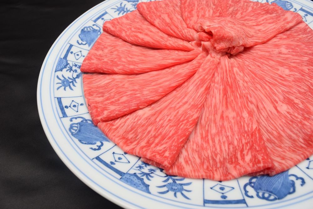返礼品は佐賀牛赤身スライス1000g×12回のみです。画像は400~600gです。すき焼き、しゃぶしゃぶ、煮物料理に。