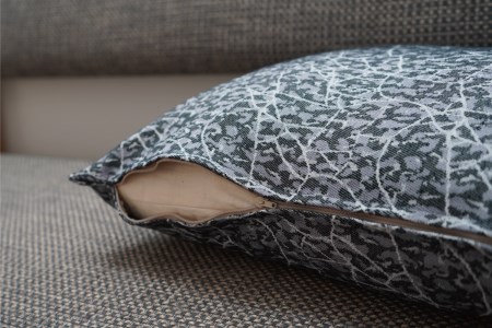 座れるクッション　cocioroso 御影石