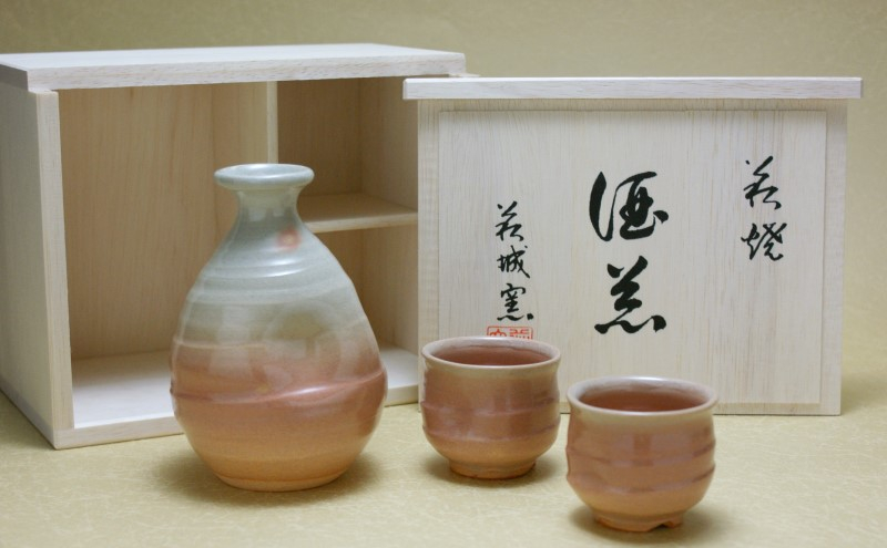 
[№5226-1053]萩焼 酒器 徳利 ぐい呑み セット 木箱入
