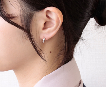 SV925 （ホワイトメッキ）イヤリングコンバーター　キュービックジルコニア付　 9000301755