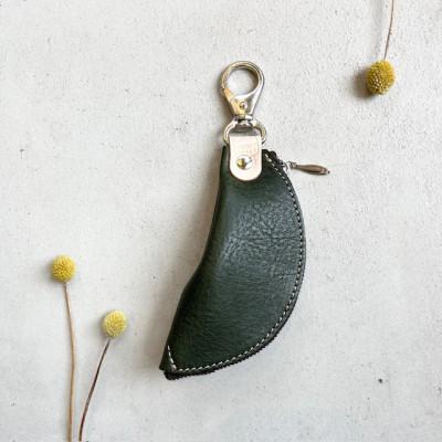 ふるさと納税 京丹後市 本革 【バナナキーケース】牛革(ヌメ)グリーン 全長180mm 革小物職人が作るキーケース