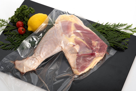 鶏肉 地鶏 骨付きもも肉1.4kg 幻の鶏 天草大王 山賊セット【骨付きもも肉1本約800g 大手羽先3本×2（3００g×2パック）】 熊本県産地鶏 高級地鶏 幻の地鶏 贅沢地鶏 