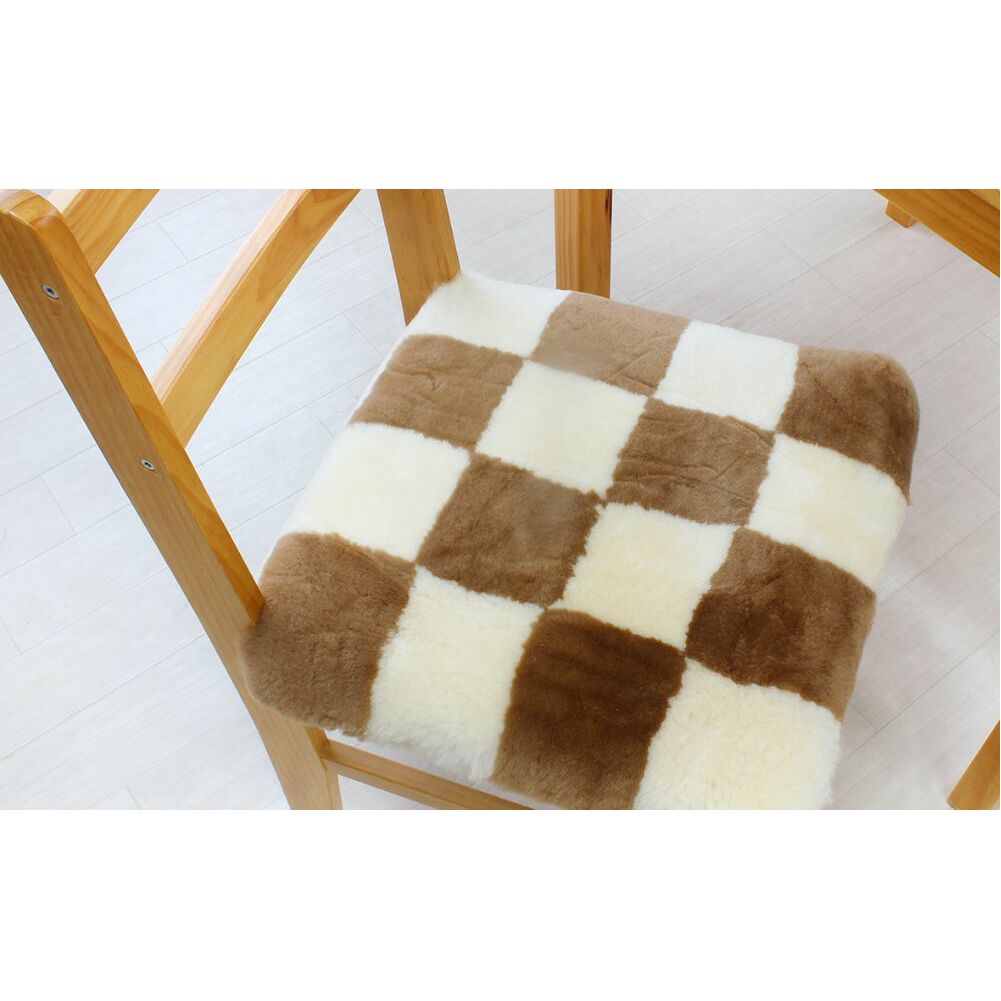 奈良 (株)マスダ製 ムートン座布団 2枚組 チェック柄 ブラウン 40cm×40cm／ ムートン 羊毛皮 羊毛 スプリングラム 100％使用 座布団 ラグ インテリア オールシーズン 通年 贈り物 