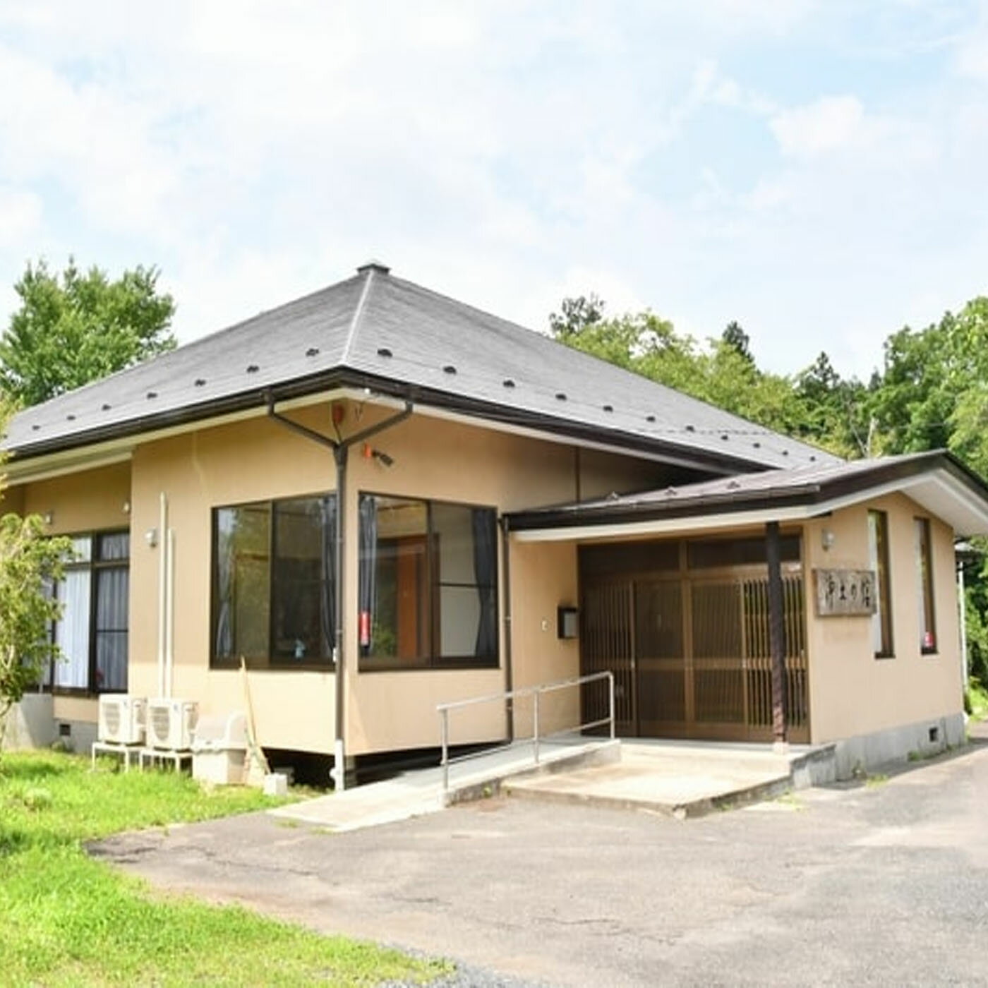 【ふるさと納税】 世界遺産の町 平泉町立宿泊施設 浄土の舘宿泊券（1泊4名様1室ご利用） / 平泉 東北 宿泊 簡易宿泊 素泊まり チケット 旅行 旅行券トラベル 合宿 研修 家族 ギフト プレゼント 贈り物 贈答 お祝い