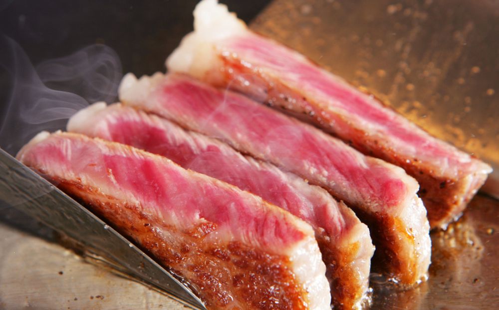 (冷凍) 大和牝牛 サーロインステーキ 300g YMST2 ／鉄板焼き 焼肉 バーベキュー アウトドア キャンプ 贈答用 贈り物 太田家 奈良県 宇陀市 ふるさと納税