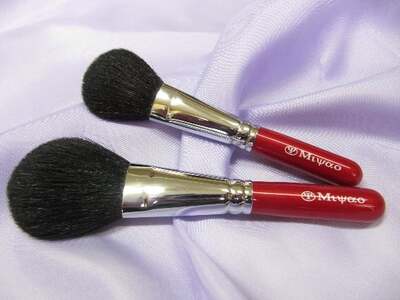 熊野化粧筆 レッドパール2本セットBR-95【メイクブラシ 化粧筆 フェイスブラシ チークブラシ 熊野筆 伝統工芸 職人技 高級筆 セット ギフト 贈り物】 22-11