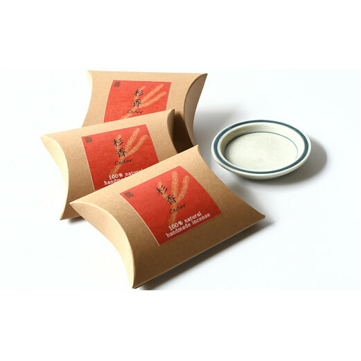 自然素材100％ お香セット コーンタイプ（杉）30個 & 有田焼台皿【ARITAYAKI-STORE】有田焼 お香 お香立て 香皿 セット リラックス 癒し 瞑想 天然原料 ハンドメイド A15-3