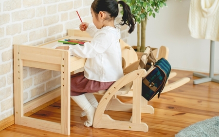 IKONIH ( アイコニー )  キッズチェア / おもちゃ 子供 こども オモチャ 玩具 プレゼント お祝い 木 出産祝い 安全 オーガニックトイ ファーストトイ 椅子 イス チェア 【kip01