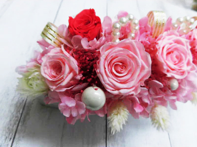 横長華やかアレンジ (ピンク)｜プリザーブドアレンジ｜ドライフラワー インテリア バラ 薔薇 カスミソウ かすみそう アジサイ あじさい 紫陽花 フラワーギフト 花 結婚式 パーティー ブライダル プ