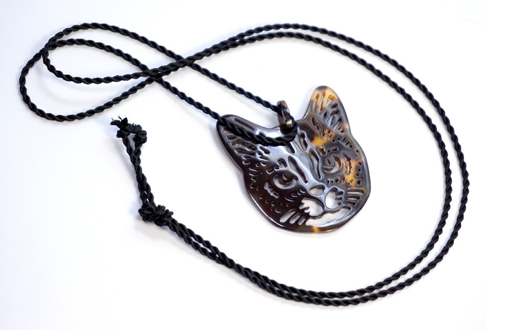 【べっ甲】まち猫ペンダント