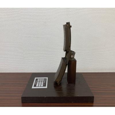 ふるさと納税 井原市 井原鉄道　鉄道車両制輪子　(使用済み、使用証明書・特製台付)