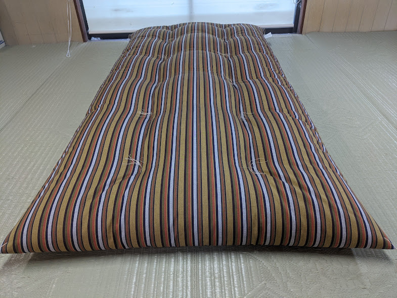 
三河木綿 手作り コットン 敷ふとん (M3) 日本製 寝具 枕 まくら マクラ 睡眠 安眠 快眠 寝具 ギフト 贈答 グランプリ受賞 匠 天然素材 ハンドメイド 手作り 送料無料 90,000円
