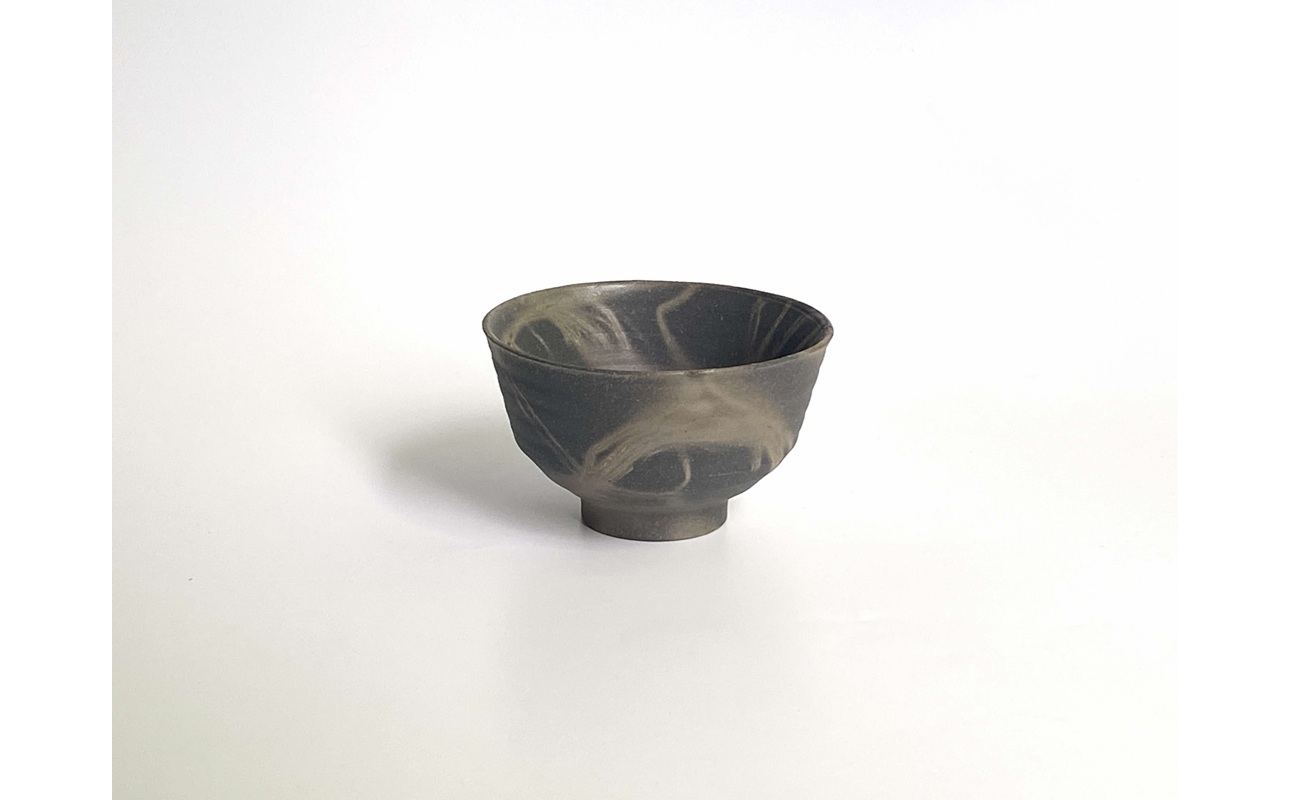 三石窯 茶碗 緋襷黒【 地球にやさしい 再生素材 緋襷模様 陶器 】