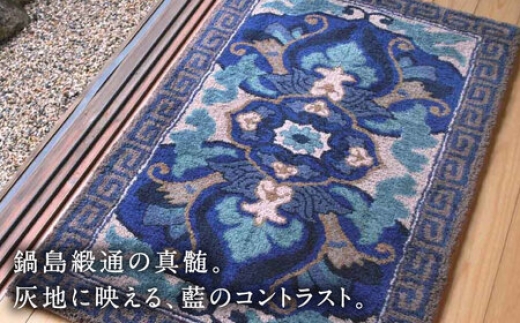 灰色の地色に藍のコントラストが映える洗練された柄行