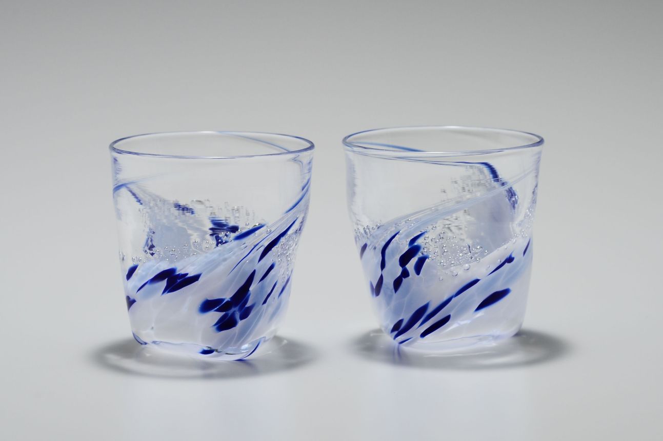 【ふるさと納税】 ペア三角グラス(青×水色) 川原有造作 | ペアグラス 三角グラス グラス 青 水色 手作り 陶器 陶芸 食器 コップ ペア カトラリー インテリア 雑貨 日用品 兵庫県 上郡町