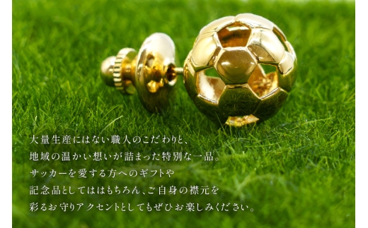 タイニーピン SV925 シルバー925 サッカーボールモチーフ 13mm（金メッキ） Islauth60 [島口工芸 Islauth 山梨県 韮崎市 20745639] ゴールド ピンバッジ ピンブ