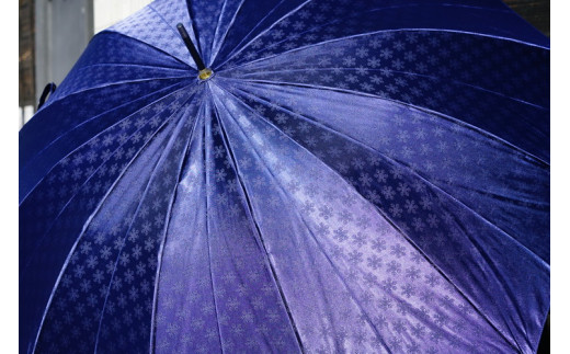 雪華模様のオリジナル傘（サイズ60cm）「もらっても、贈っても喜ばれる傘」カラー：ネイビー | 傘 かさ 60センチ 雨具 メンズ レディース 兼用 雪の結晶 ネイビー 紺 おしゃれ かわいい スタイリッシュ 雨 梅雨 贈答 贈り物 プレゼント 父の日 母の日 お中元 お歳暮 御歳暮 茨城県 古河市 _BL06