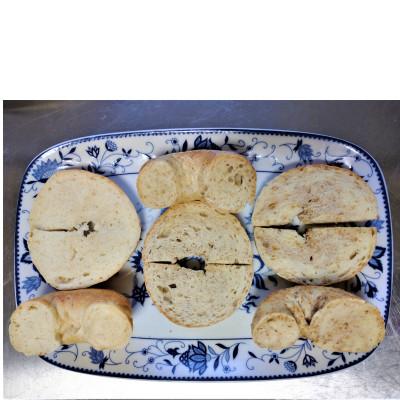 ふるさと納税 王寺町 自家製サワー系発酵種使用定番ベーグル3種各4個:プレーン・ライ麦・ナッツくん |  | 01