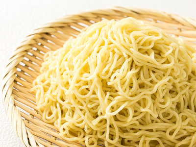 ＜北海道産 小麦100% 使用 細麺＞湿原生 ラーメン 400g×10袋(40食分)(スープなし)_北海道で人気 釧路ラーメン 細麺 鍋の締め ラーメン 生麺 おすすめ 鍋のシメ 鍋の〆に 食べるラー