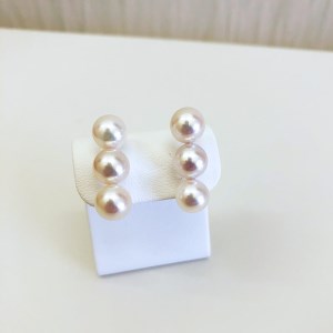 K14WG アコヤ真珠 8-8.5mm 3粒ライン ピアス 真珠 アクセサリー