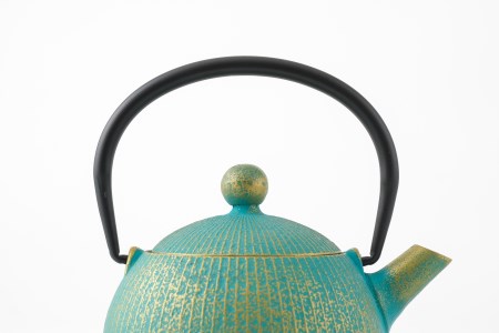 【ご注文頂いてから６カ月以内発送予定】南部鉄器 急須 手まり(ターコイズゴールド) 0.5L 【及春鋳造所 作】 伝統工芸品 キッチン用品 食器 日用品 雑貨[Y0078]