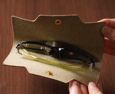 メガネケース 栃木レザー 牛革 日本製 レザー 天然皮革 眼鏡ケース グラスケース 人気 実用的 ギフト 誕生日 プレゼント 還暦 両親 男性 女性 昇進 上司 レディース メンズ シンプル 使いやす