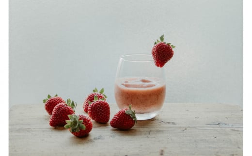 
            有機いちごのフローズンスムージー1箱 (5個入)｜いちご 果物 フルーツ 苺 人気 無農薬 期間限定 人気 ギフト プレゼント 贈答 ケーキ グルメ デザート おやつ お菓子 送料無料
          