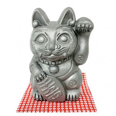 ふるさと納税 高浜市 伝統工芸士が作る、撫でると黒くなる、縁起物のいぶし瓦製招き猫「招鬼猫きばニャンコ4号」 |  | 01