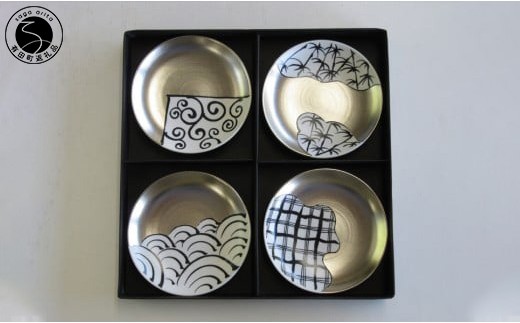 
                  ARITA PORCELAIN LAB (アリタポーセリンラボ) 「繁栄」小皿4枚セット 有田焼 プラチナ 豆皿 おめでたい 正月 A60-124
                