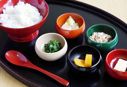 【名入れ不可】こどもしっき　彩ベビー食器ギフトセット　赤　全８点入り [D-04003a]