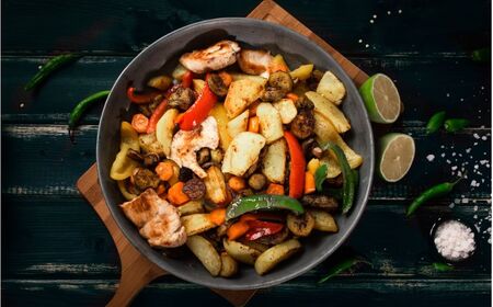 村の鍛冶屋 本格鉄製 フライパン 26cm アウトドア キッチン IH 野外料理 キャンプ飯 シリコン加工 木製ハンドル  燕三条【014S150】