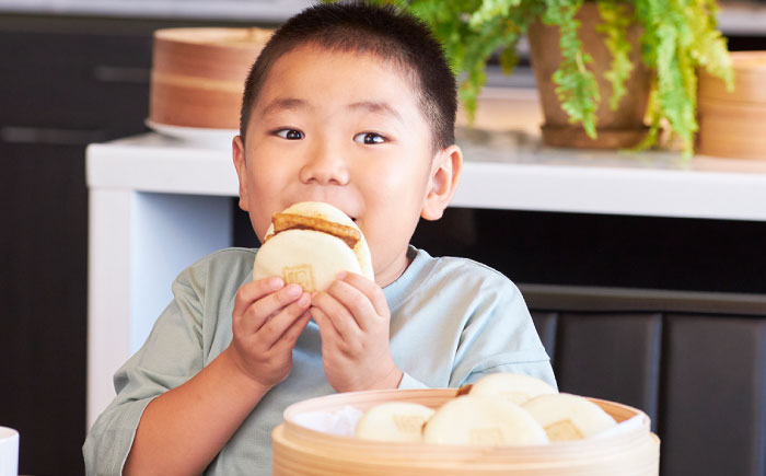 【全12回定期便】【簡易包装】大とろ角煮まんじゅう10個（5個×2）　《壱岐市》【岩崎本舗】冷凍 豚 豚角煮 角煮饅頭 簡単調理 おやつ お取り寄せ 長崎 [JHA030]