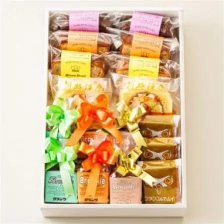 【毎月定期便】【老舗洋菓子店 クランツ】8種類のお菓子の詰め合わせセット(計17個入り)全4回【配送不可地域：離島】【4072348】