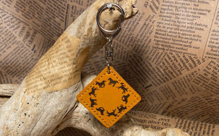 馬九いくキーホルダー / 競馬 馬 本革 牛革 革小物 レザー ファッション 小物 ハンドメイド キーホルダー グッズ 標識 / 栗東市 / 株式会社ブルズエフ[BIAU596]