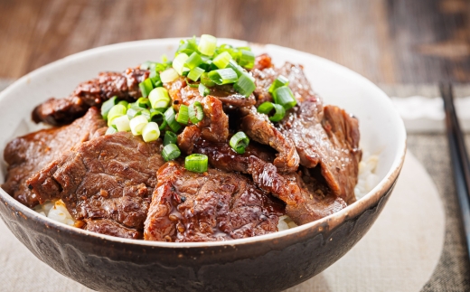 【定期便 5ヶ月連続】国産 味付け 牛カルビ 200g×5パック 合計1kg | 大容量 小分け 焼肉 冷凍 家庭用 焼き肉用 味付きカルビ タレ味 精肉 アウトドア キャンプ BBQ おすすめ 人気