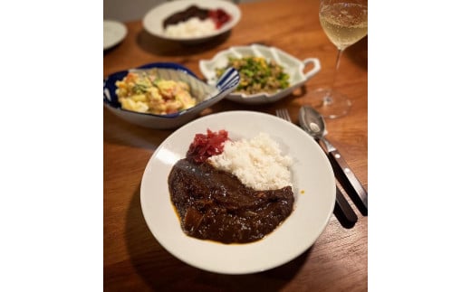 横濱上田屋謹製　肉屋のこだわり牛スジカレー8個（調理済み）