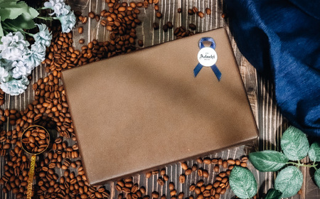 【定期便】 コーヒー豆  ＜１００g×３ヶ月＞ パナマゲイシャ ブルーマウンテン ハワイコナ １００g （約10杯分）×３回 毎月異なるコーヒー豆をお届け ～ カフェ・アダチ 自家焙煎 珈琲 粉にもで