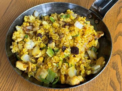 (発送時期おまかせ) 鶏ときのこのロシア風クリーム煮とサフラン入りピラフセット 洋食 人気 冷凍食品 食料品 セット 岩手県 北上市 C0596