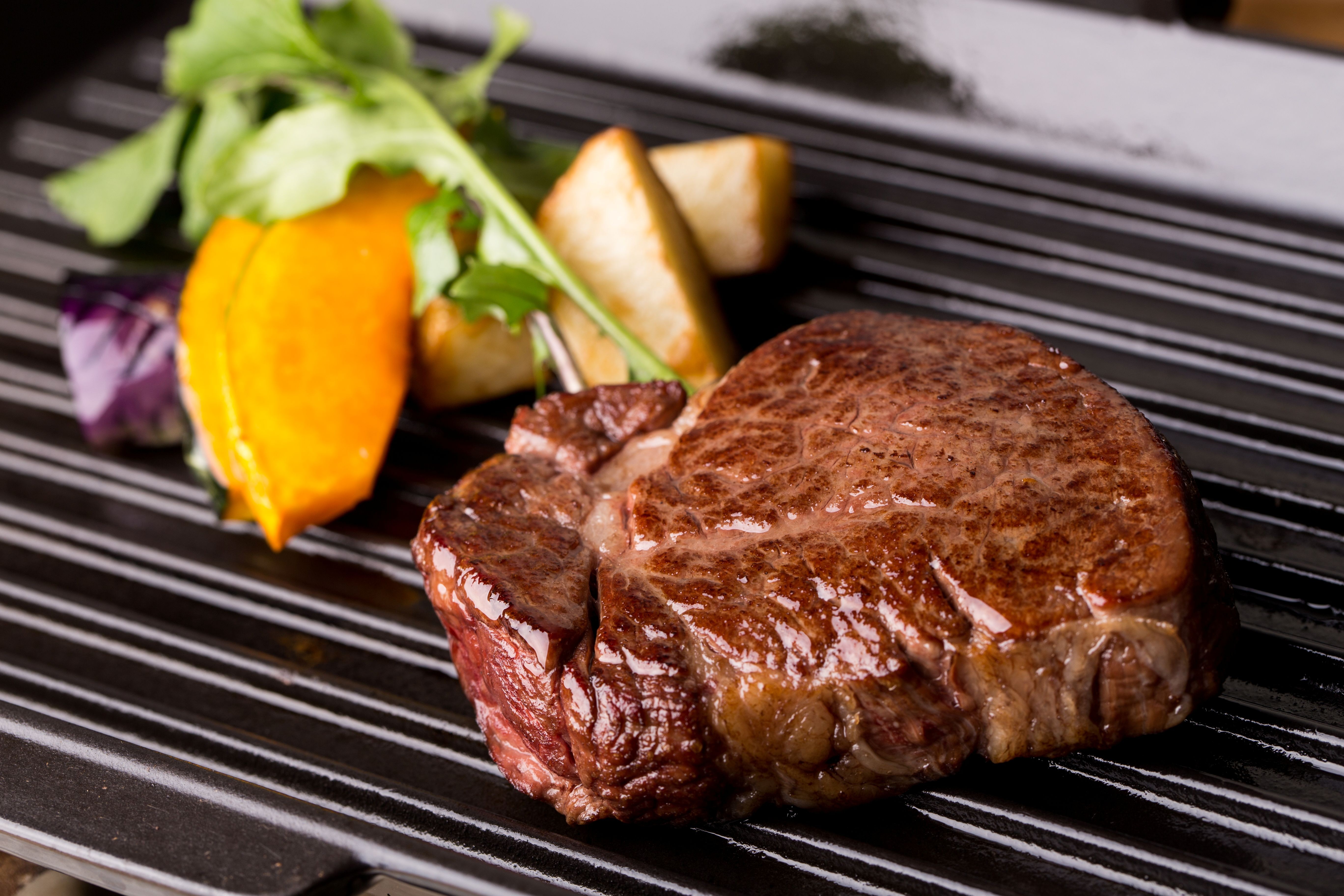 
            鳥取和牛 極上サーロインステーキとすき焼き定期便 12か月
          