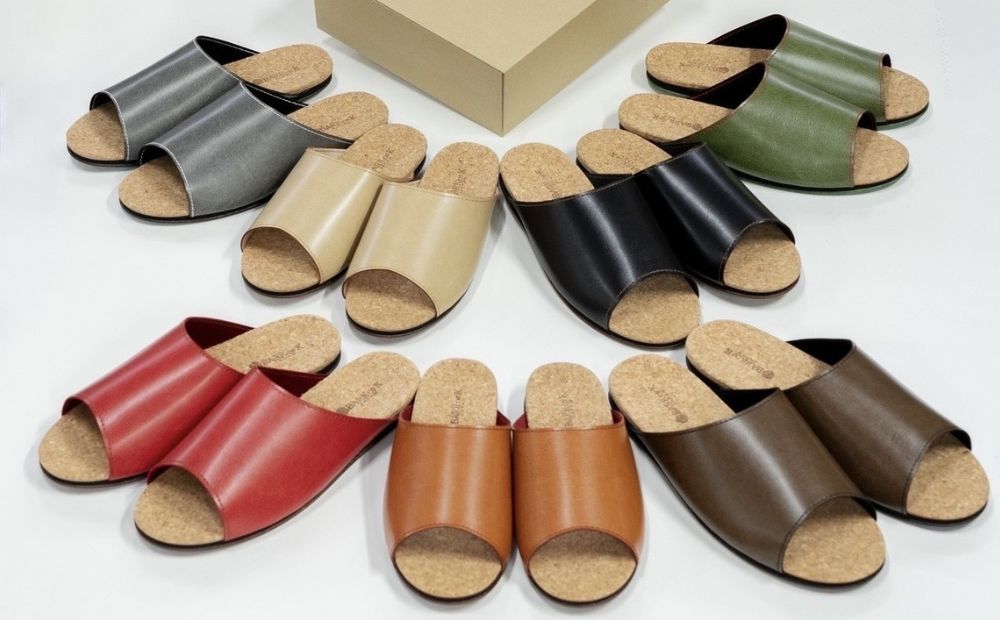 【4足セット】Made in Japanの高品質　ルームシューズの理想形。天然素材、静音性、高反発クッションで足にやさしい、 コルクでむれにくい、来客時も合成皮革とシンプルカラーのデザインで、さりげな