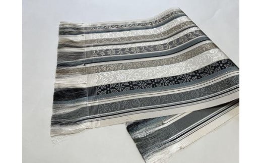 
博多織平地八寸名古屋帯瑞峰間道柄使用テーブルセンター
