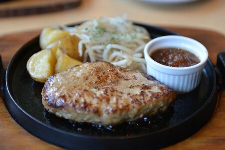 【近江牛 オリジナルハンバーグ (5個)】冷凍 肉 牛肉 ハンバーグ 冷凍 ブランド牛 三大和牛 和牛 黒毛和牛 冷凍食品 お弁当 おかず お惣菜 ギフト 高級 自宅用 神戸牛 松阪牛 に並ぶ 日本三