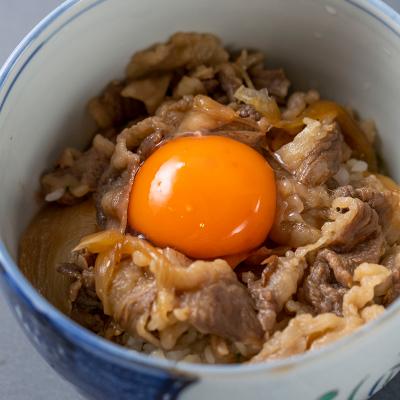 ふるさと納税 新ひだか町 北海道産 黒毛和牛 こぶ黒 和牛農家が作ったA5和牛丼 計4食(2食入り×2パック)【LC】 |  | 01