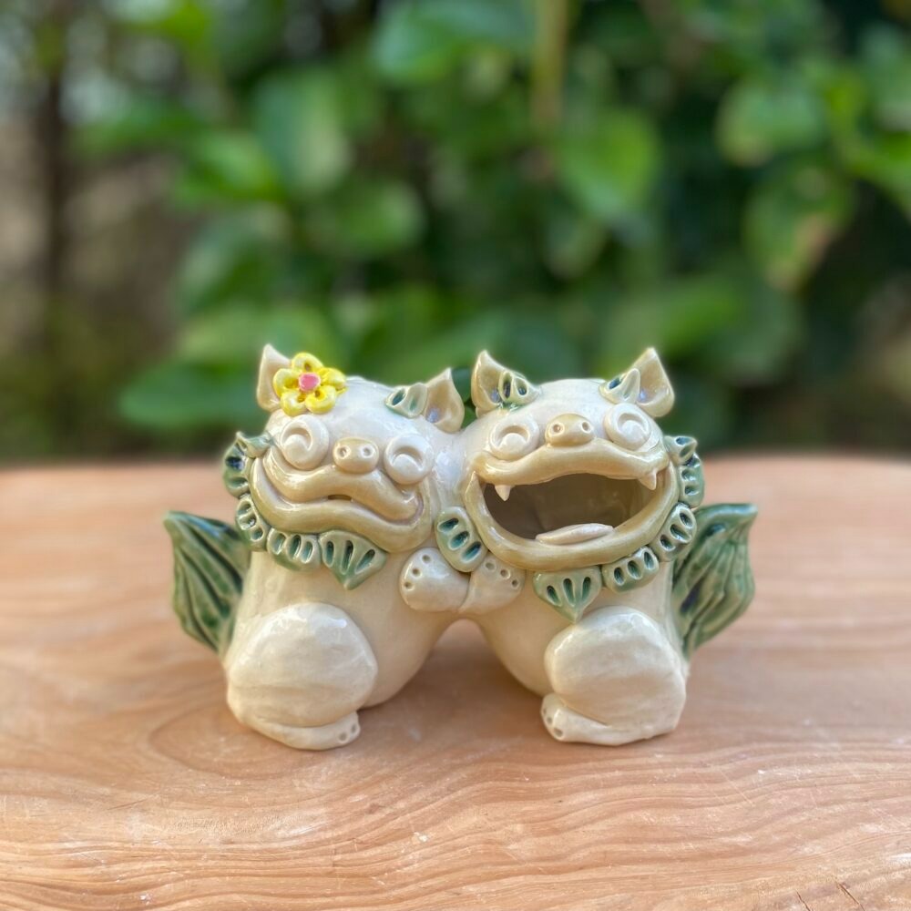 ハグシーサー (色付き) やちむん 沖縄土産 雑貨 シーサー 玄関 置物 沖縄市 / てぃーち工房[BCBA008]