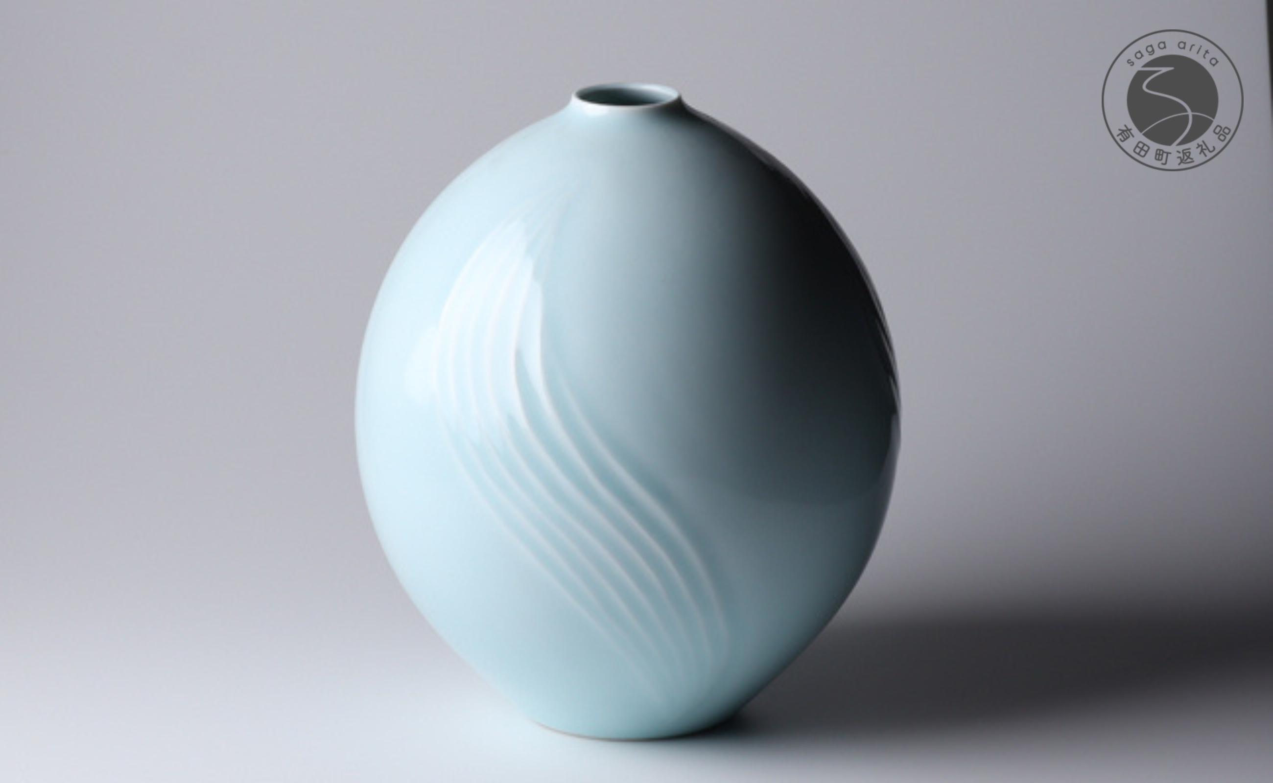 
            佳秀窯 有田焼 青磁彫花瓶 A650-11
          