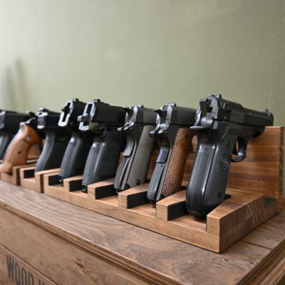 ふるさと納税 横手市 WOOD WORKS ハンドガンスタンド 5丁掛【ブラウン】 |  | 01