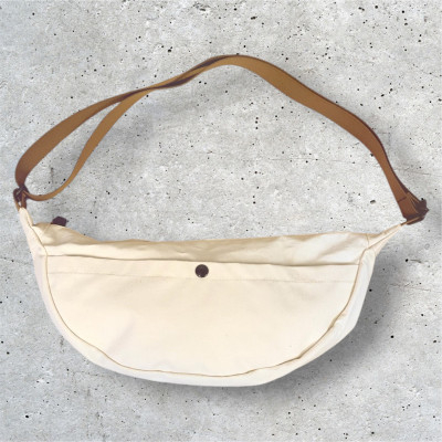 
                  ALBERTON社の米軍テント生地で作ったショルダーバッグ(キナリ)【1582875】
                