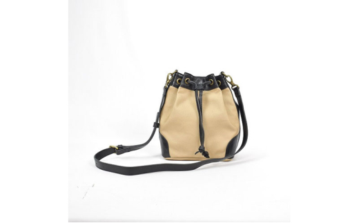 レディース　国産　巾着ショルダーバッグ　7M2-1147（ベージュ×ブラック）