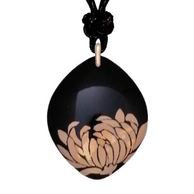 ふるさと納税 海南市 漆器のペンダント　ダイヤ形　手描き蒔絵　菊 |  | 01