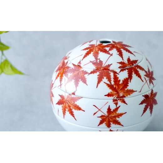 辻信祥堂オリジナル 有田焼 食卓を彩る球体のお重 珠型三段重（赤紅葉）【辻信祥堂】秋の行楽 お正月 お祝い おせち モダン 紅葉 もみじ おもてなし うつわ 器 gg003_イメージ3